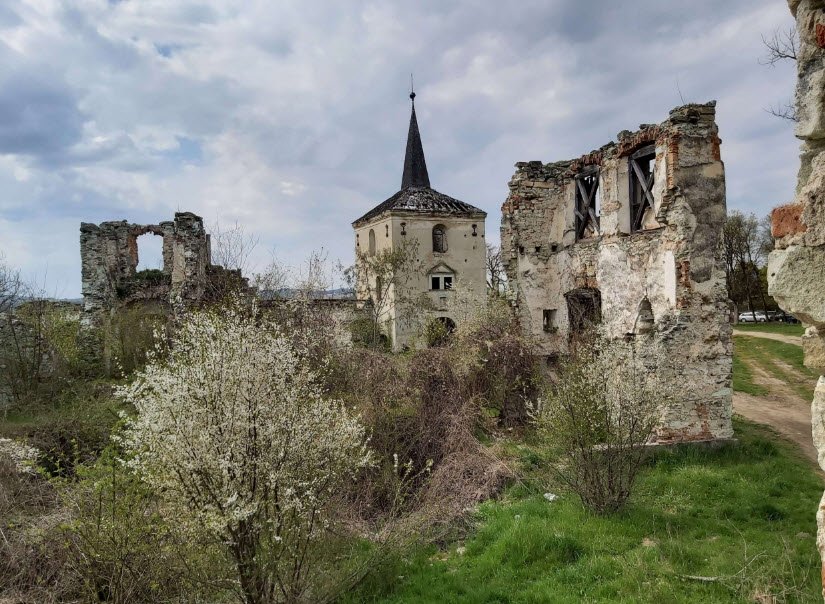 Ruinele Cetății Korniș, Pomezeu, Romania, Romania